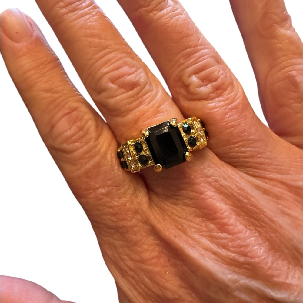 Elegant Black Onyx and Gold Ring
